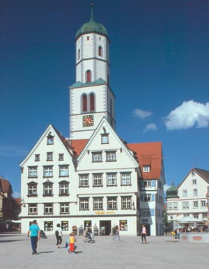Marktplatz mit Kirche