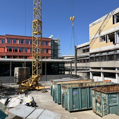 Bild vergr&ouml;&szlig;ern: 2025 PG-Schulhof BA1 fertig