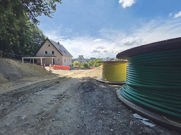 Der Hagenbucher Weg wird umfassend saniert. Dabei werden auch Leerrohre für den Breitbandausbau verlegt.