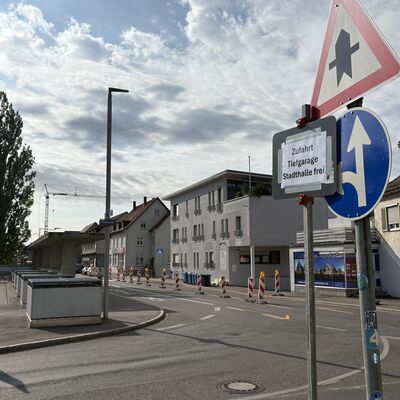 Tiefgarage Stadthalle trotz Vollsperrung der Kolpingstraße geöffnet.