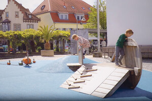 Bild vergr&ouml;&szlig;ern: Kids am Spielpunkt bei der Stadtbücherei