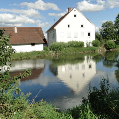 Bild vergr&ouml;&szlig;ern: Mösmühle mit Mahlweiher
